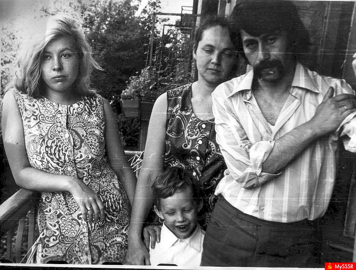 На балконе, 1975 год
