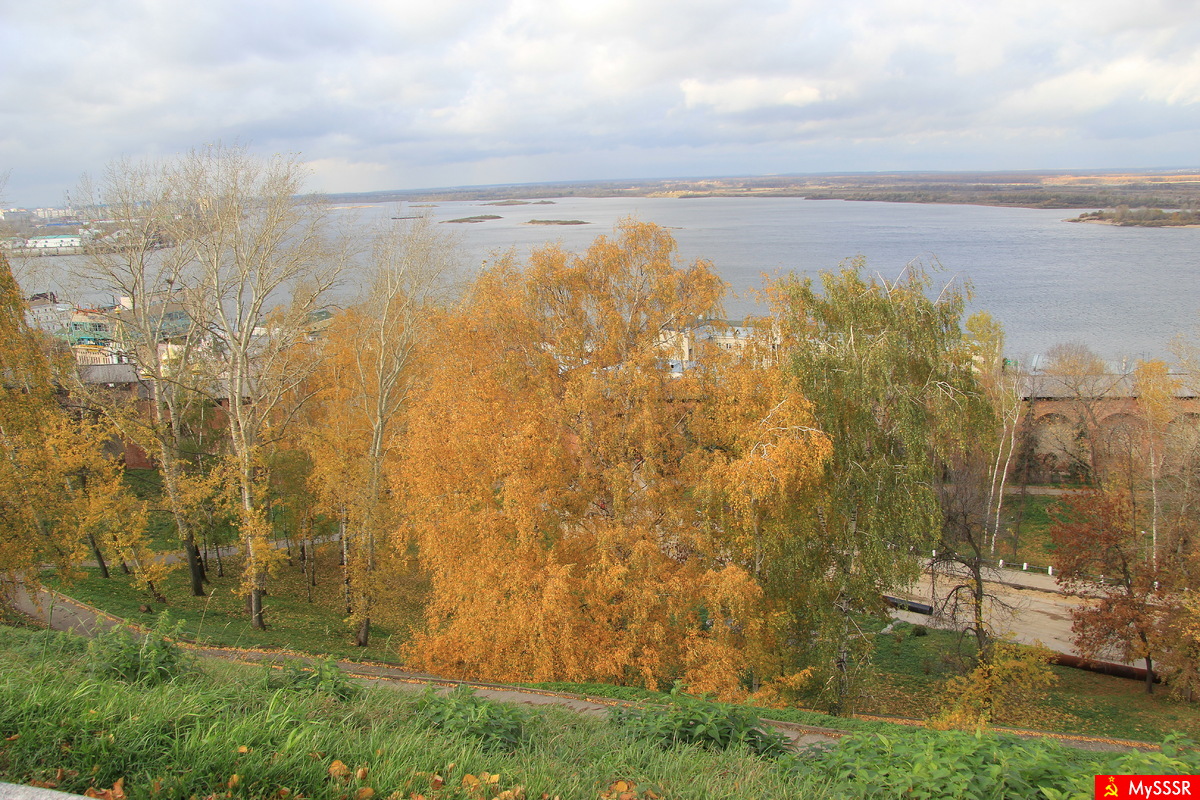 Вид на слияние Волги и Оки из нижегородского кремля