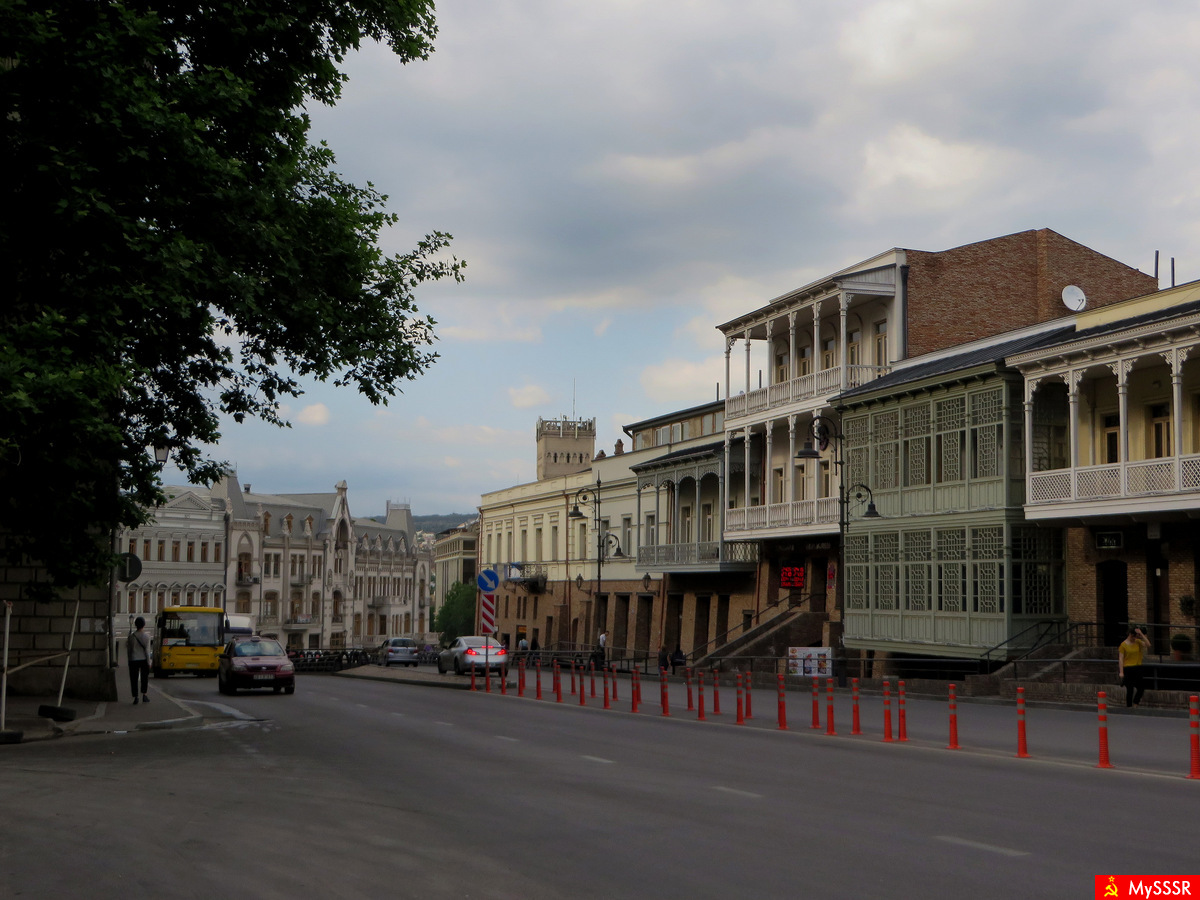 Одна из центральных улиц Тбилиси