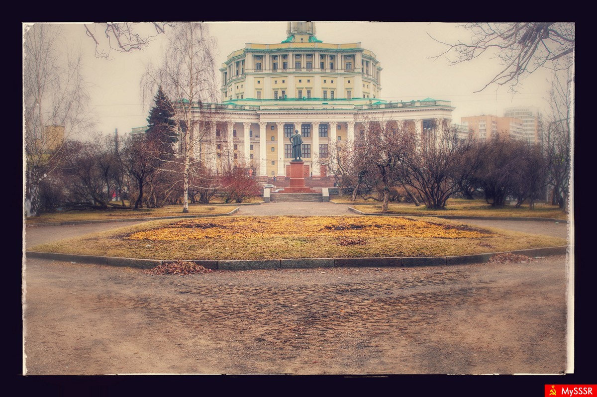 Суворовская площадь