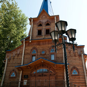город