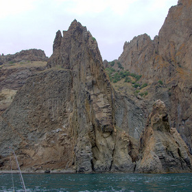 Карадагский дракон спускается в море