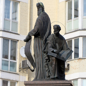 Скульптура "Матвей и Марк".