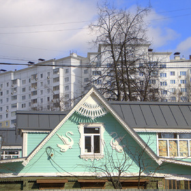Дом с лебедями