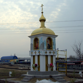 Часовенка у дороги