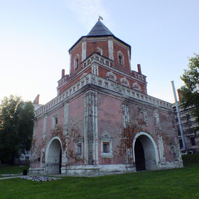 Город