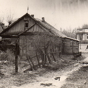 Здесь я родился в 1954-м....