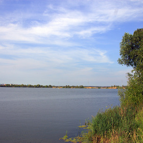 У ОЗЕРА