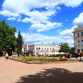 Площаль перед драмтеатром