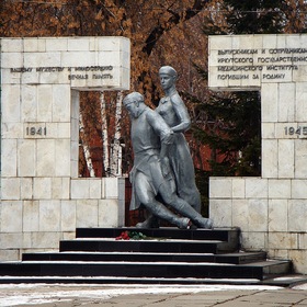 Иркутск. Памятники