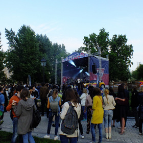Город