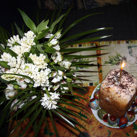 Кулич и букет